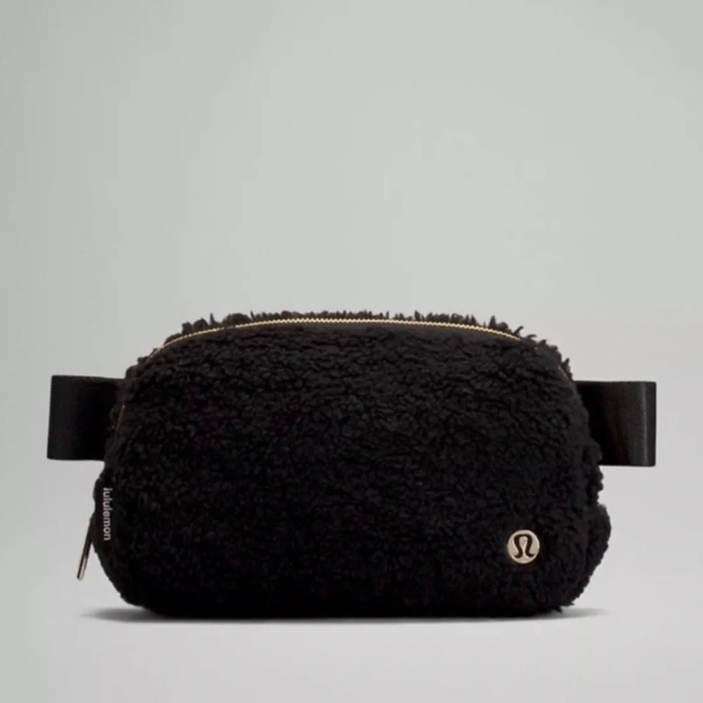 NWT Lululemon Fleece Everywhere Belt Bag Black - Picture 1 of 6